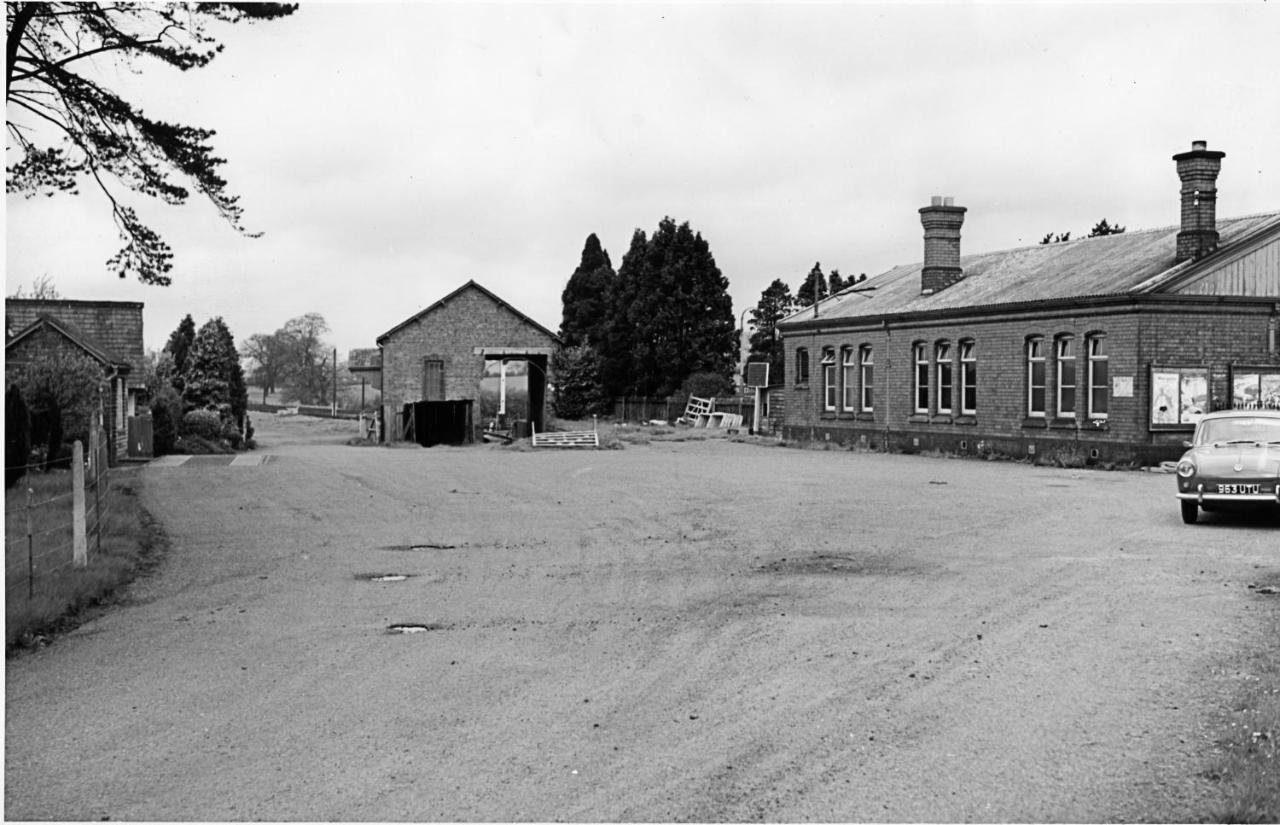 The Waiting Room, Stoke Edith Station, Tarrington Hereford Exterior foto